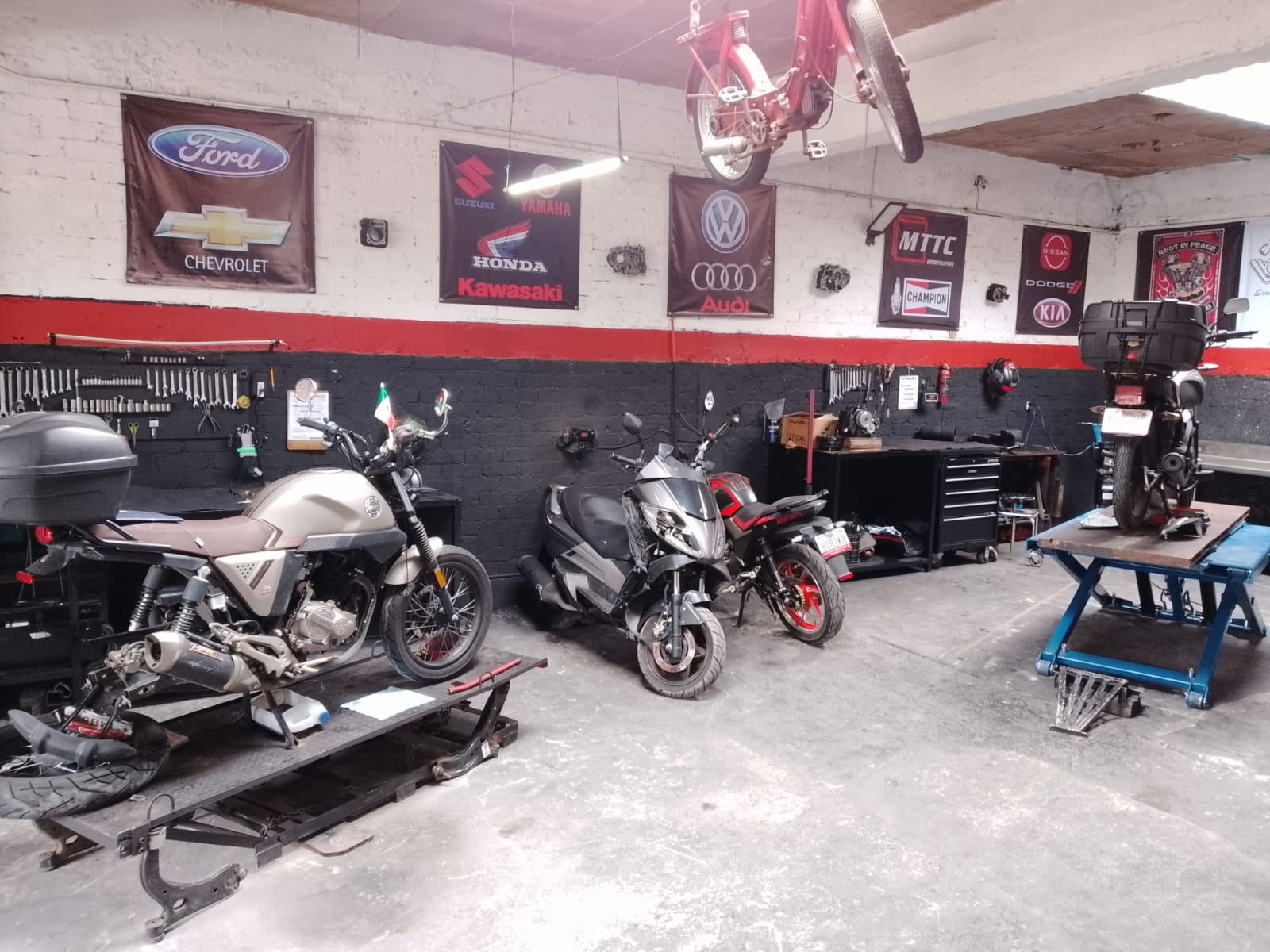 Imagen de LEGENDS GARAGE 2