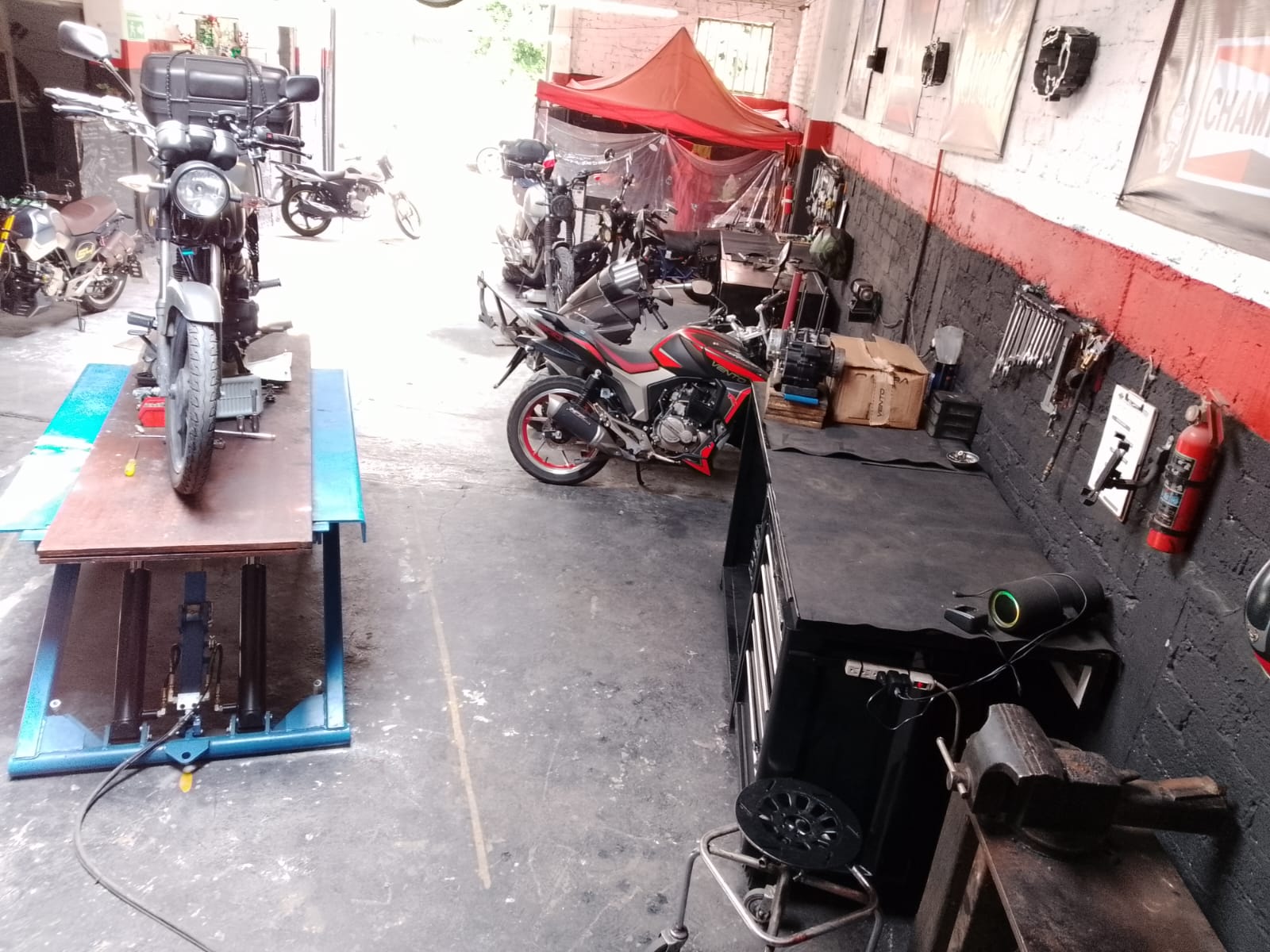 Imagen de LEGENDS GARAGE 3